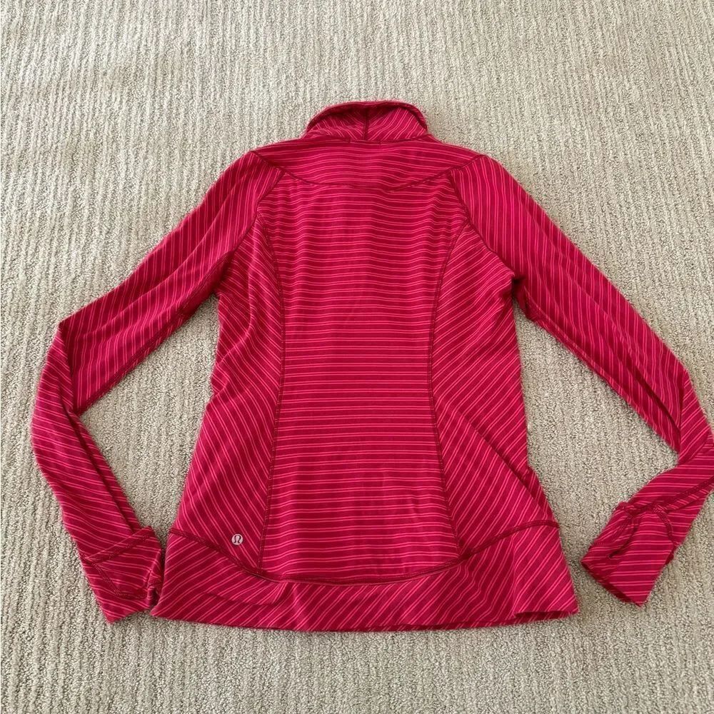 Lululemon Women's Red Striped Workout Top - Picture 6 of 7